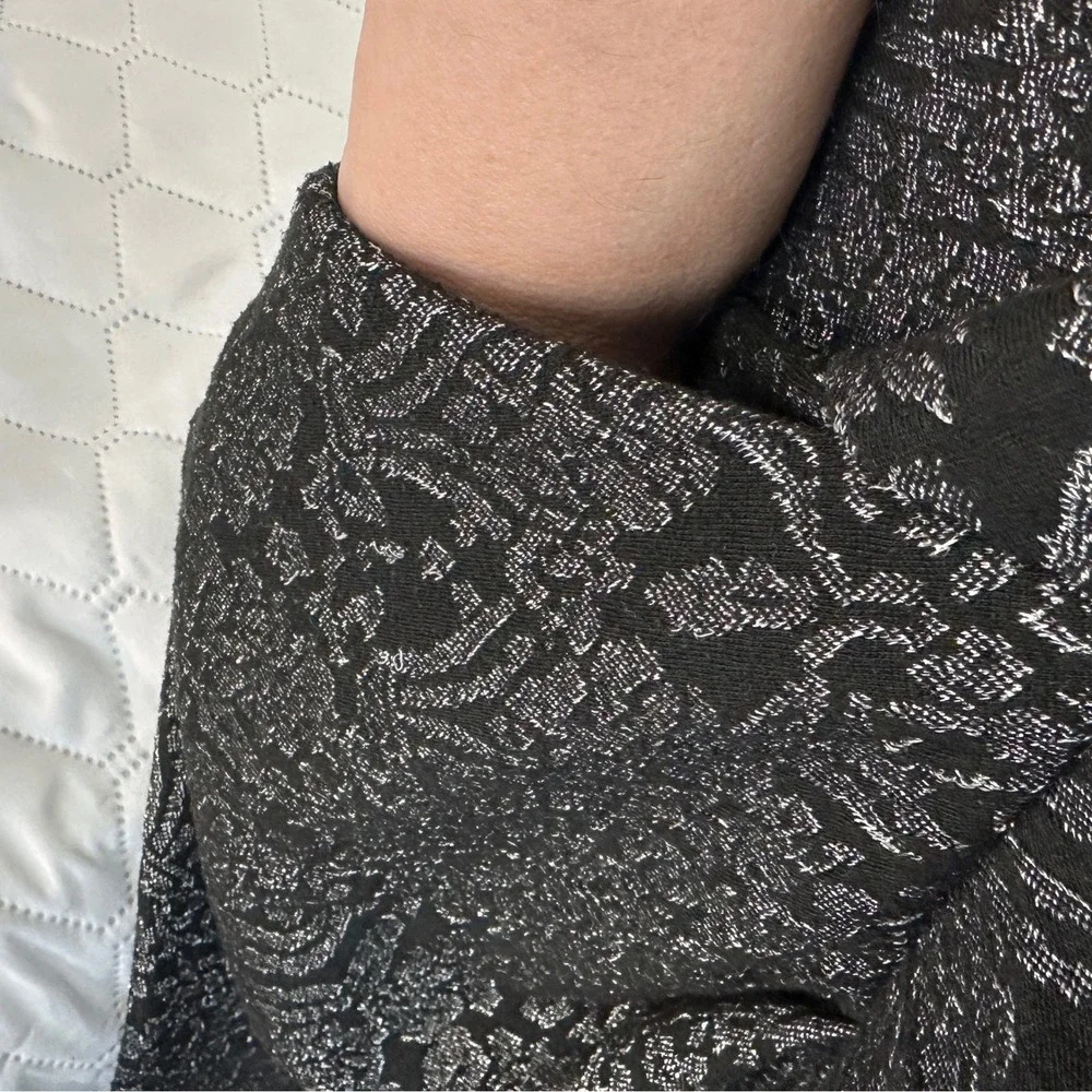 Torrid Skater Skirt Womens‎ 2 Black Silver Metallic Damask A-Line Excellent - Picture 2 of 6
